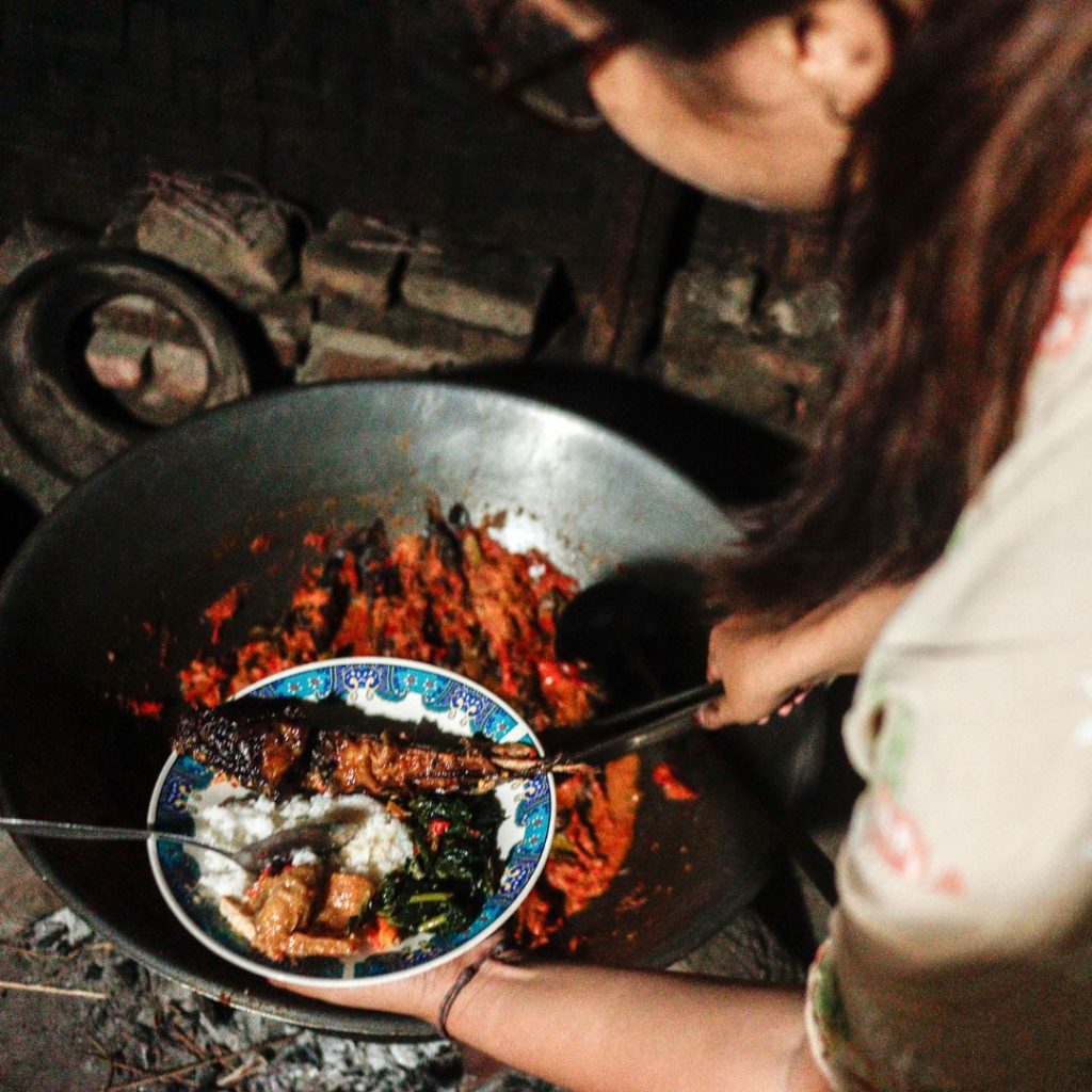 Mangut Lele Jogja, Ya Mbah Marto: Sensasi Pedas yang Membuat Ketagihan!